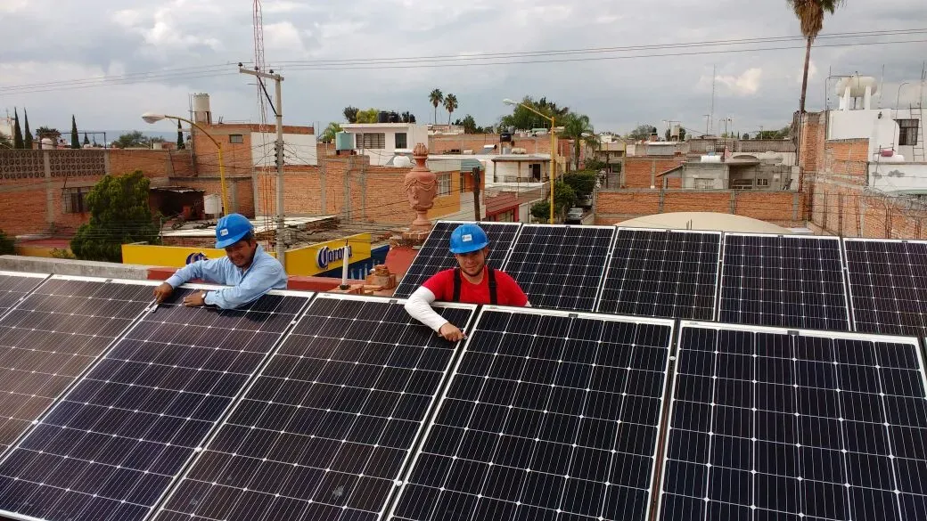 Instalación fotovoltaica de SDE Solar en Súper Méndez, Comercial